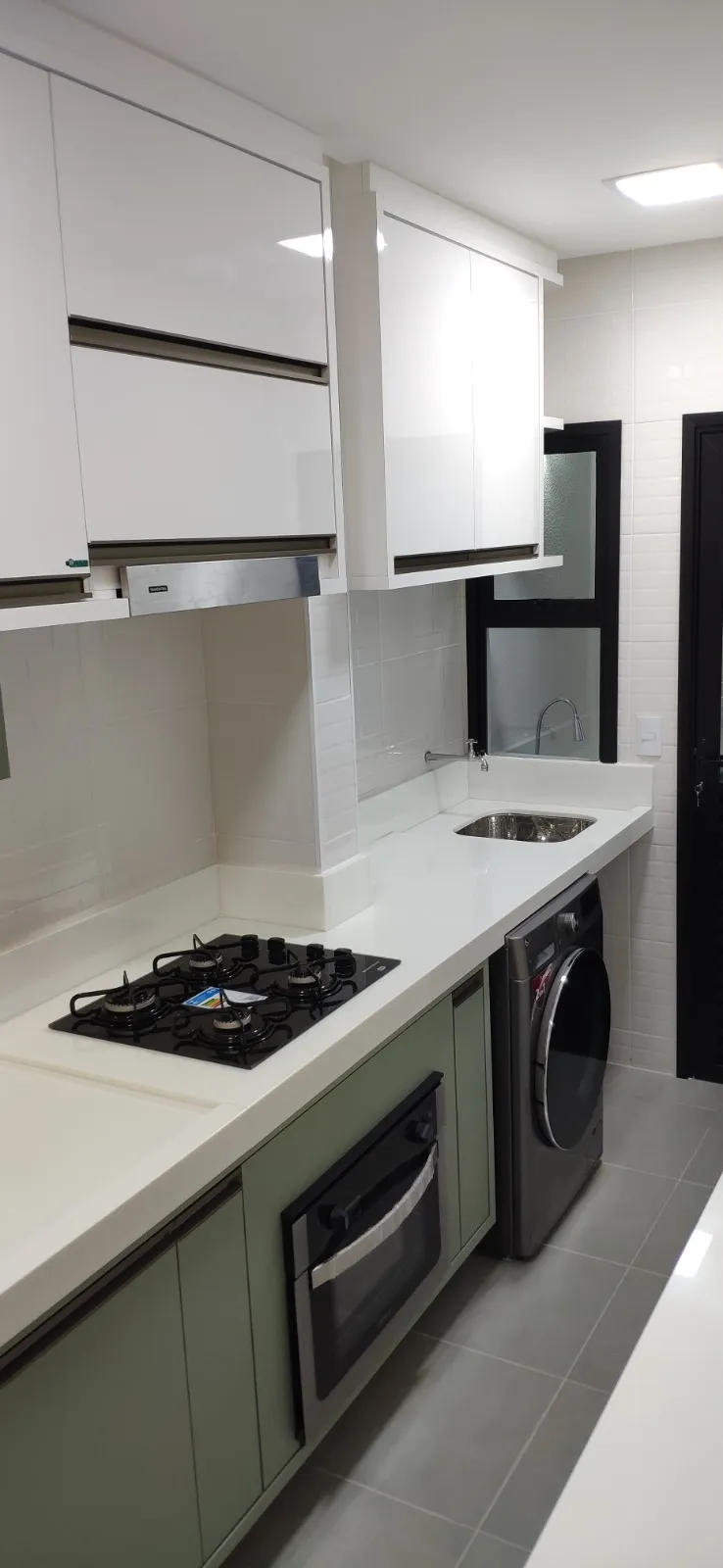 Cozinha planejada sob medida em Tremembé - Modelo Moderna Minimal